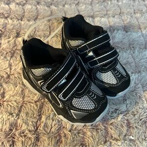 New Athletic Works Kids Black & Silver Sneaker Size 8 Toddler